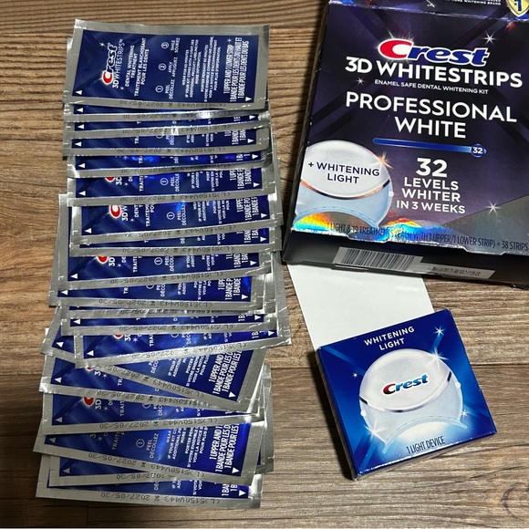 Crest 3D Whitestrips and Tooth Cleaner bundle - Picture 4 of 5